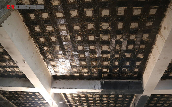 sợi carbon tăng cường nứt