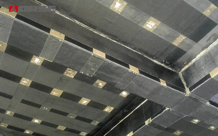 Lắp ráp sợi carbon của dải bê tông và tấm