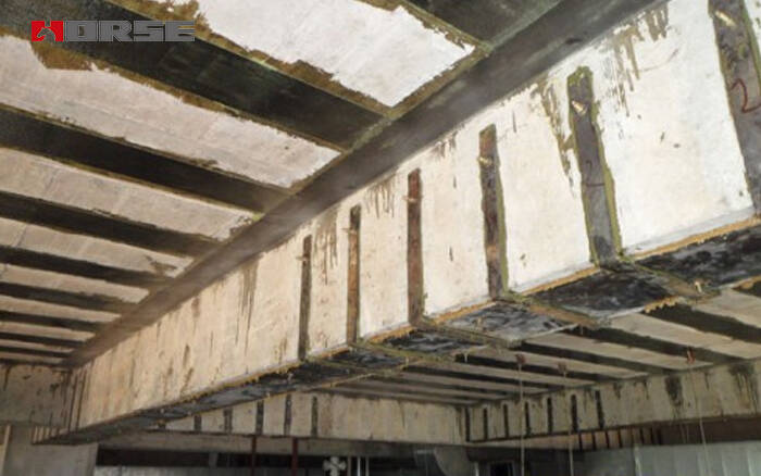 chùm được củng cố bằng tấm thép liên kết