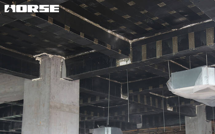 Bê tông cốt sợi carbon của ngựa