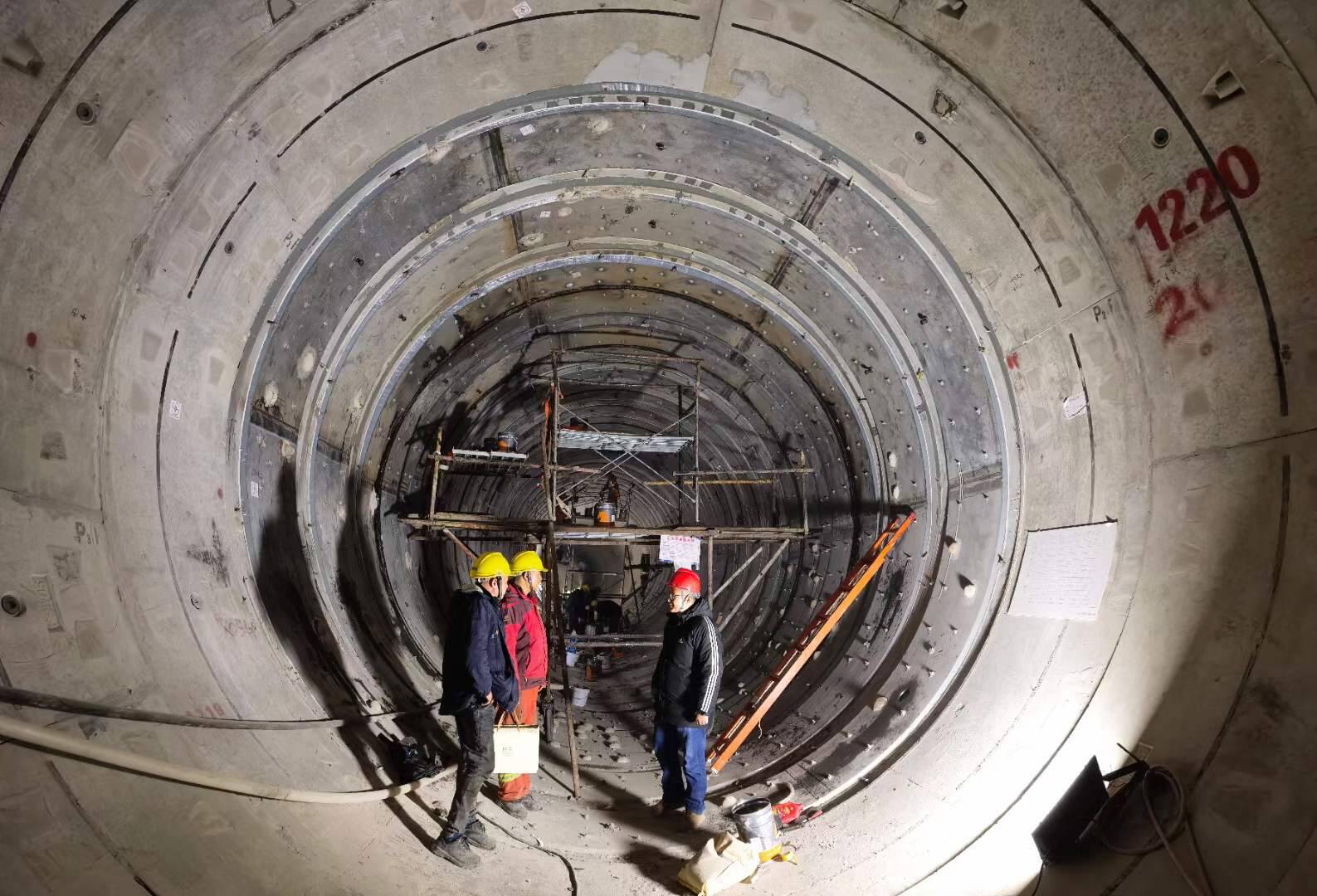 Gia cố đường hầm tàu điện ngầm bằng keo dán thép HM-120M