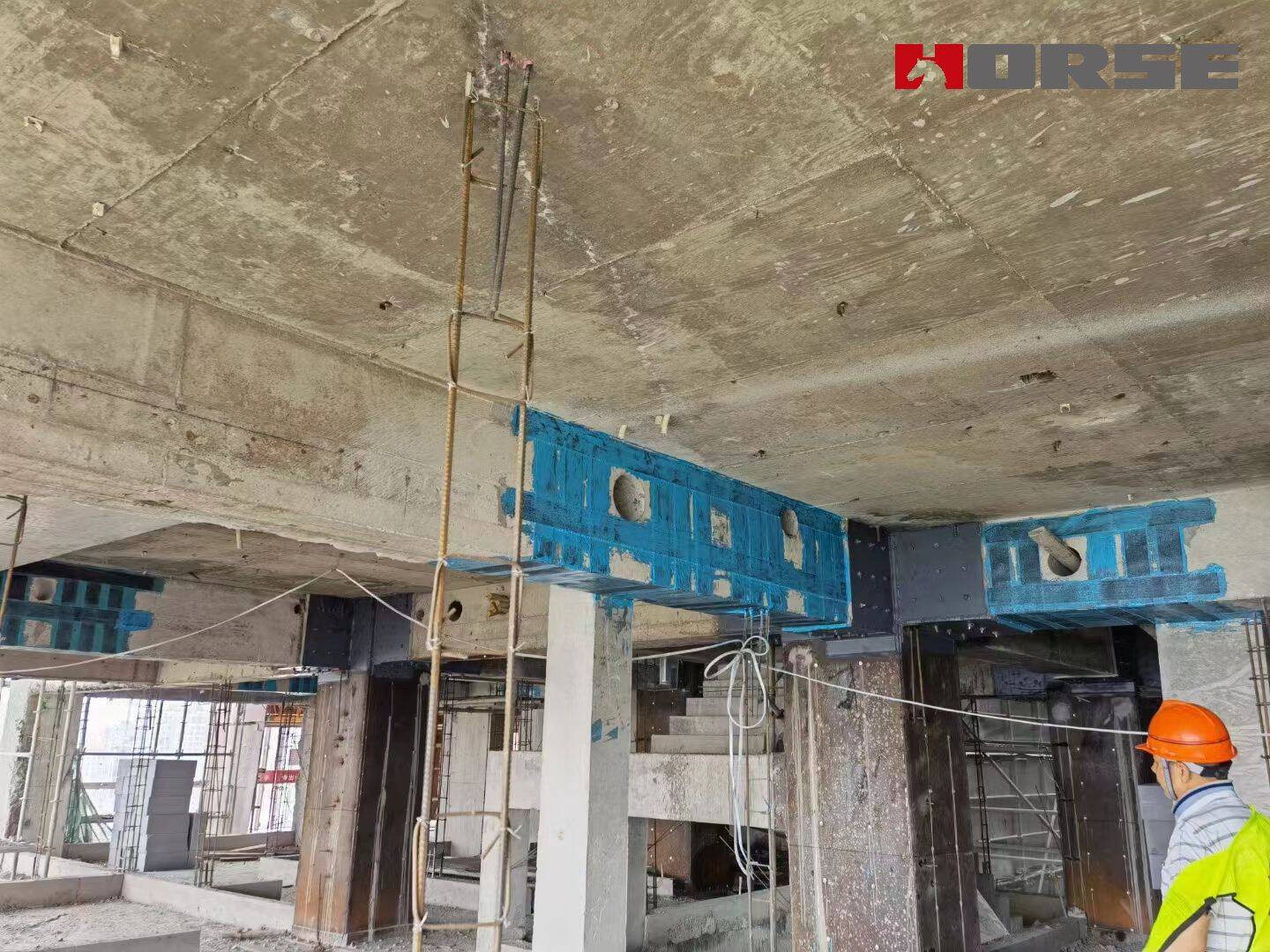Dầm bê tông cốt thép có lỗ mở được gia cố bằng tấm CFRP Dầm bê tông cốt thép có lỗ mở được gia cố bằng tấm CFRP