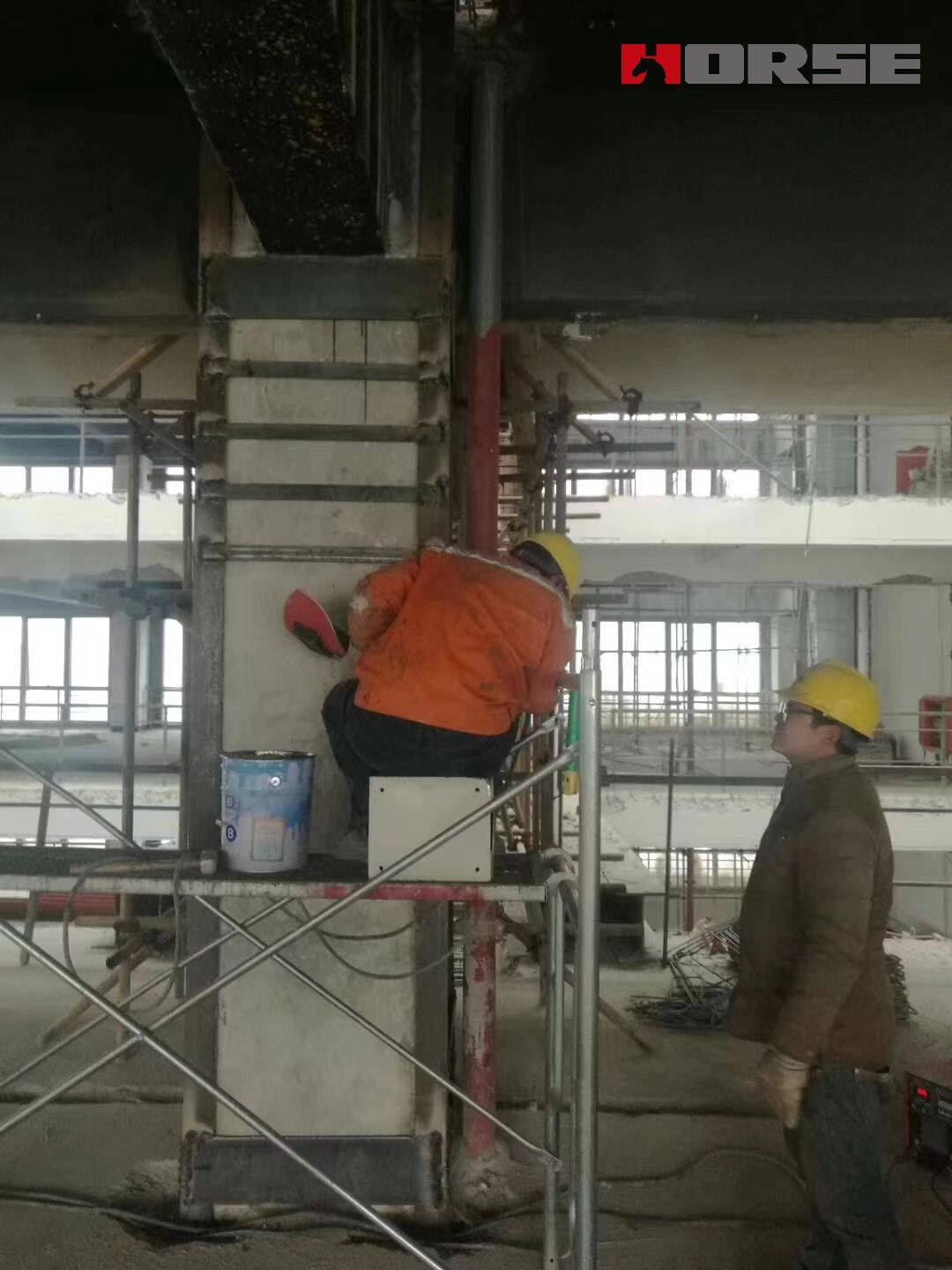 Chuyển đổi tòa nhà văn phòng thành cơ sở chăm sóc sức khỏe bằng tấm thép và sợi carbon