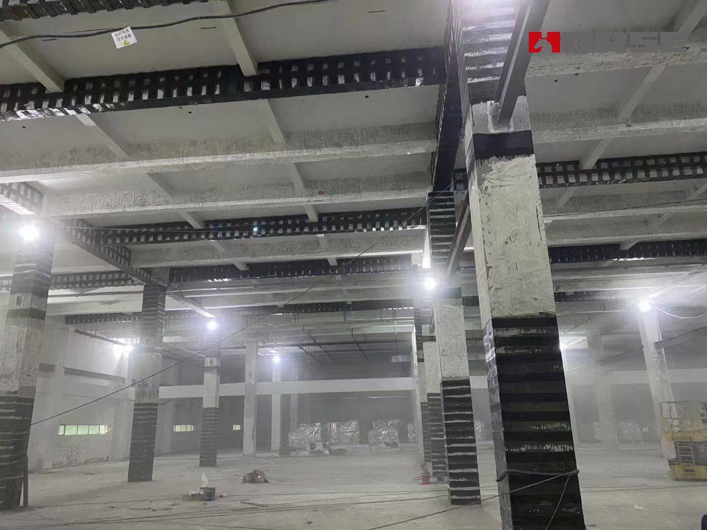 Vật liệu composite cốt sợi carbon (CFRP) để tăng khả năng chịu lực của bê tông cốt thép