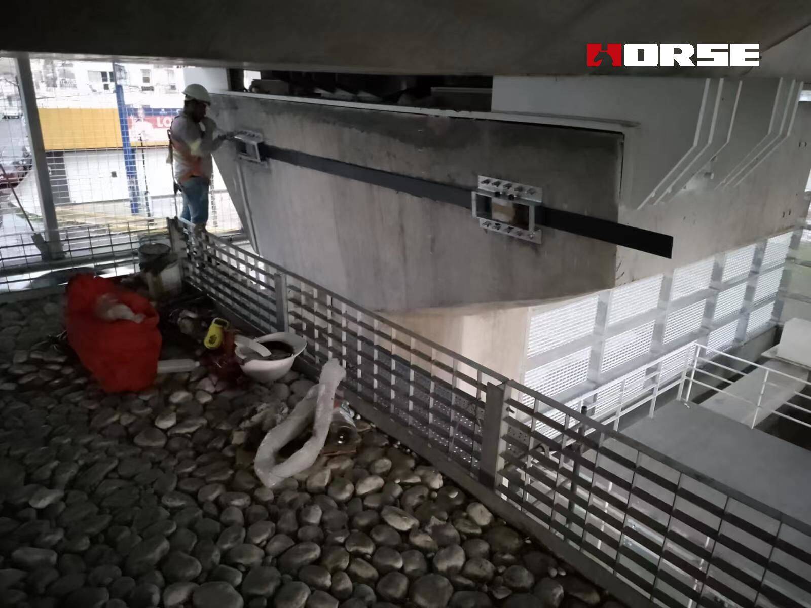 Gia cố kết cấu cầu bằng tấm CFRP căng sau