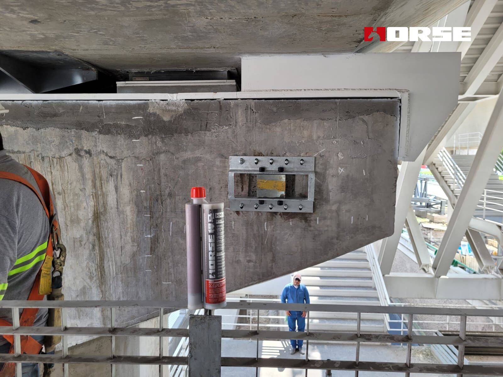Gia cố kết cấu cầu bằng tấm CFRP căng sau