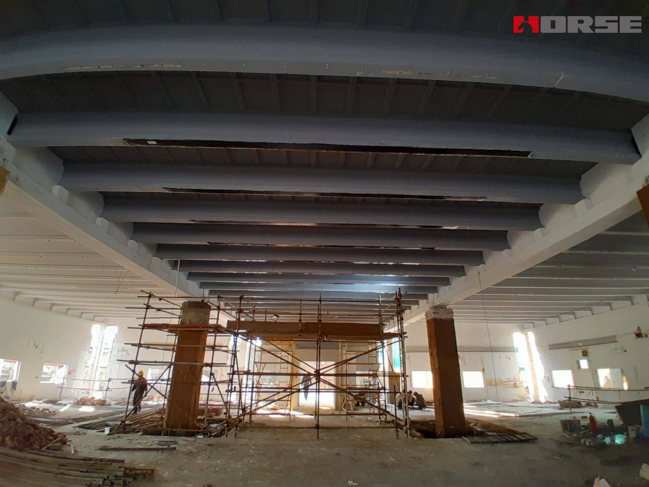 Tấm sợi carbon trên dầm