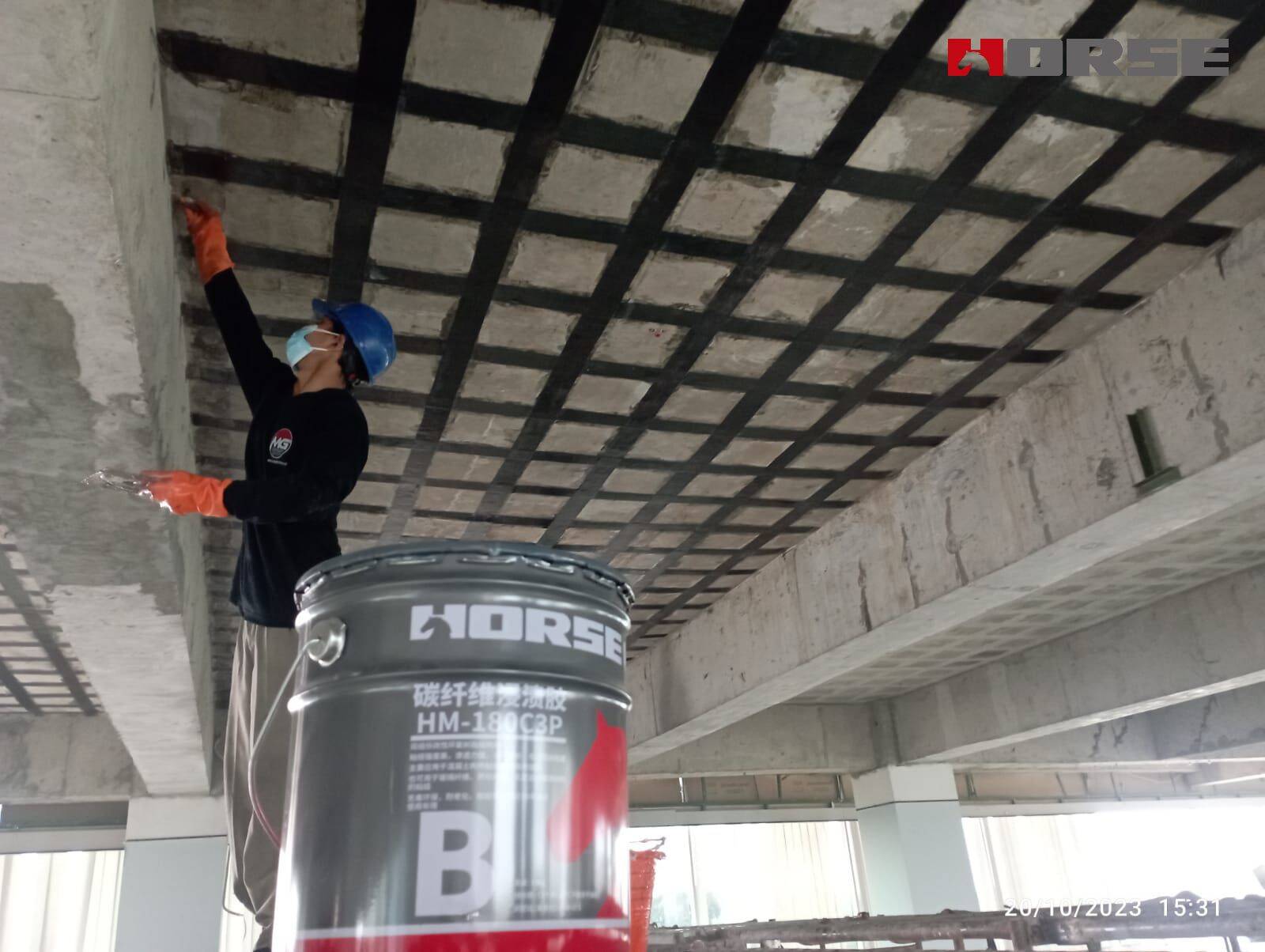Sửa chữa vết nứt bê tông bằng sợi carbon