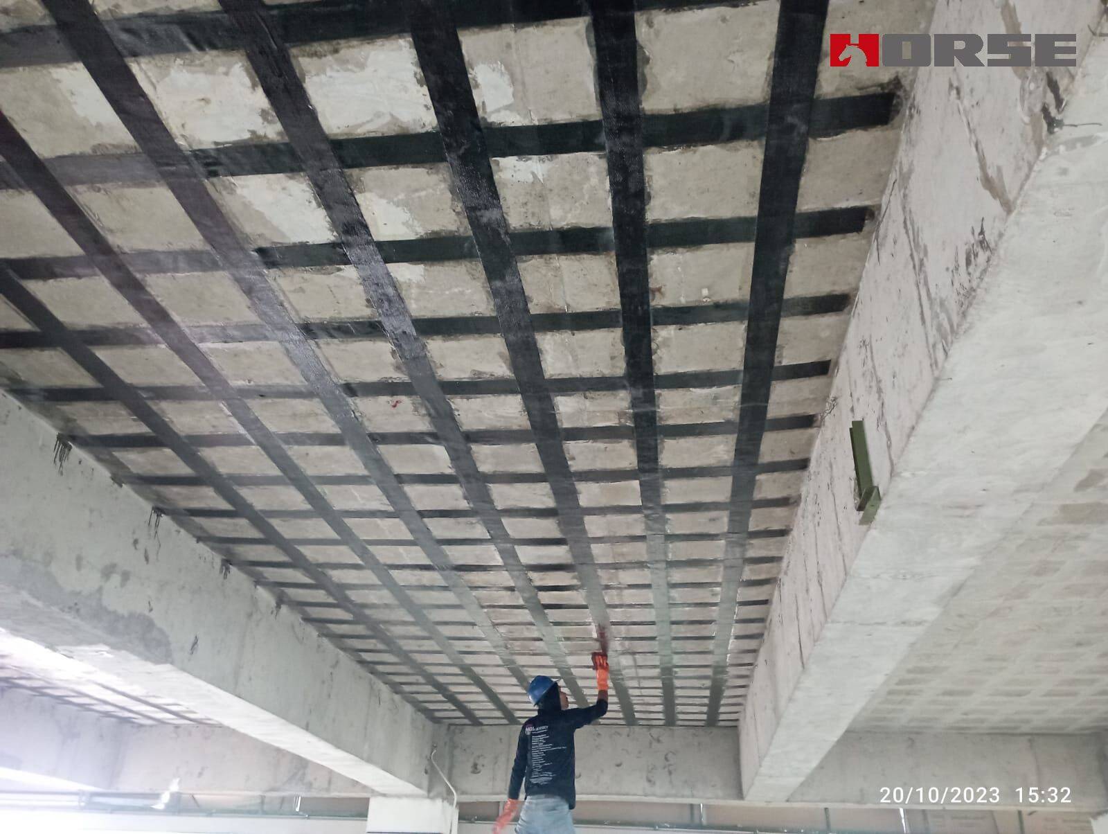 Sửa chữa vết nứt bê tông bằng sợi carbon