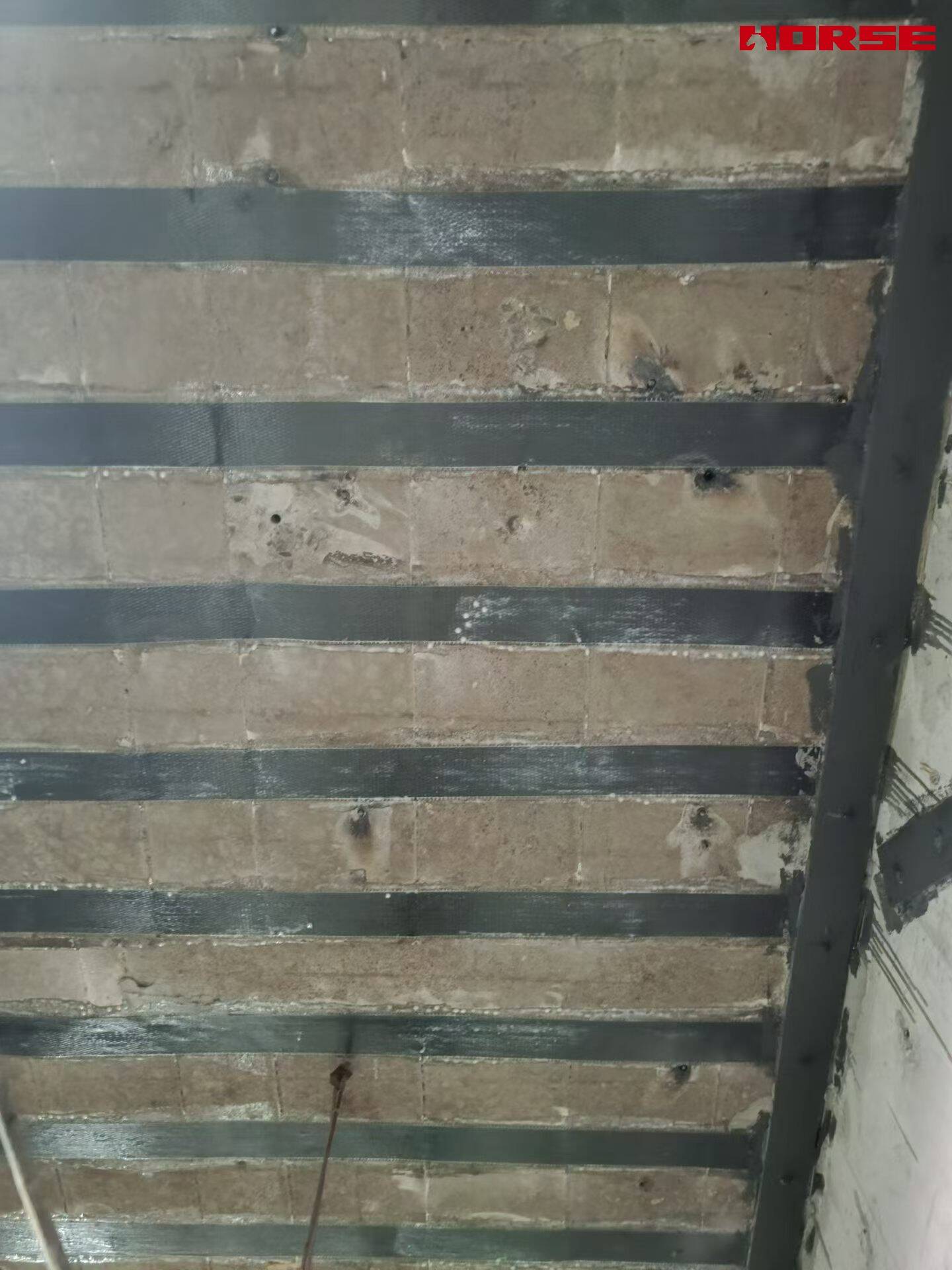 sợi carbon trên sàn bê tông