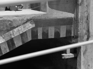 Gia cố sợi carbon trong quá trình cải tạo cầu Chang Nine