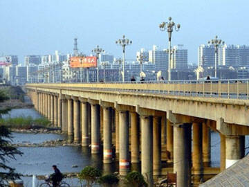 Gia cố thép tấm cầu Nghi Long Loan bằng keo dán thẩm thấu