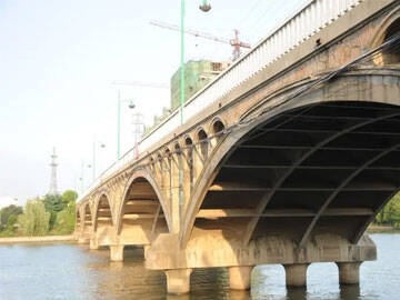 Ứng dụng của tấm sợi carbon trong gia cố cầu