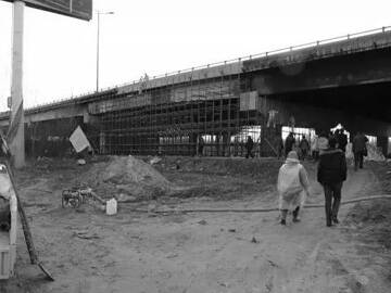 Gia cố và sửa chữa một cây cầu bị hư hại do hỏa hoạn